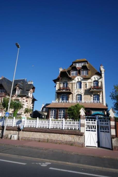 Les Embruns - Plein Ciel - Appartement 3Eme Etage Deauville Kültér fotó